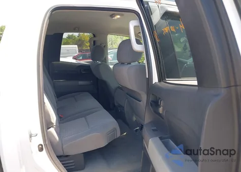 2010 Toyota Tundra Grade 4.6L V8 z USA, uszkodzony, nr VIN 5TFUM5F14AX014785